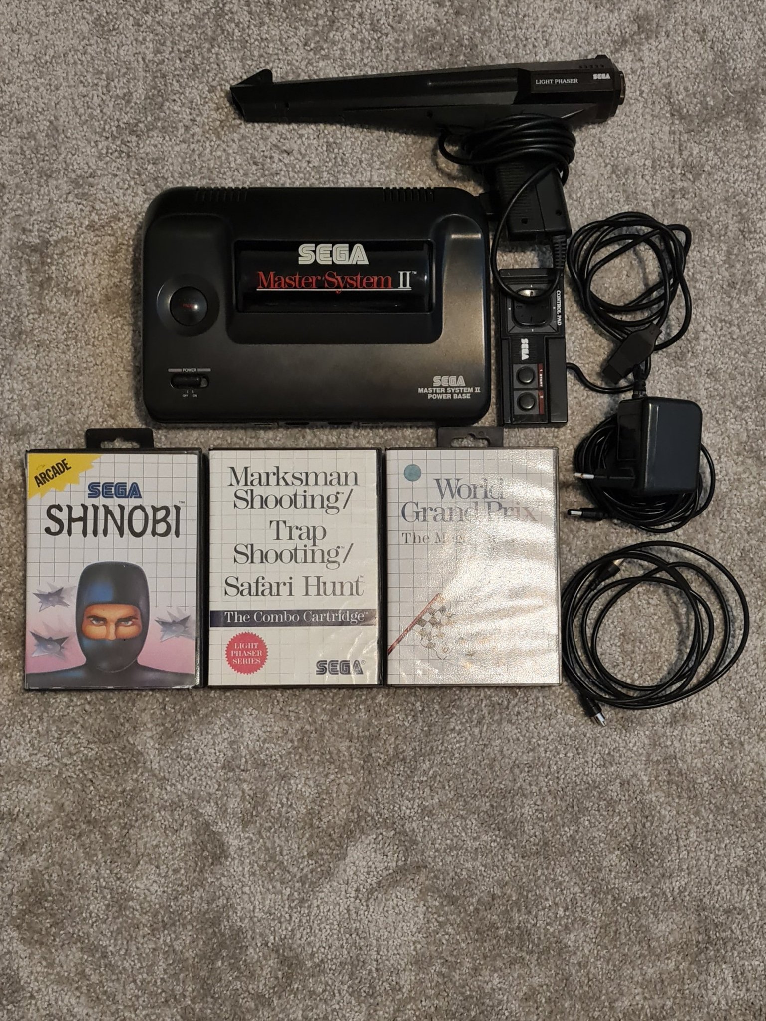 Sega Master System II med spel och light phaser | Köp på Tradera