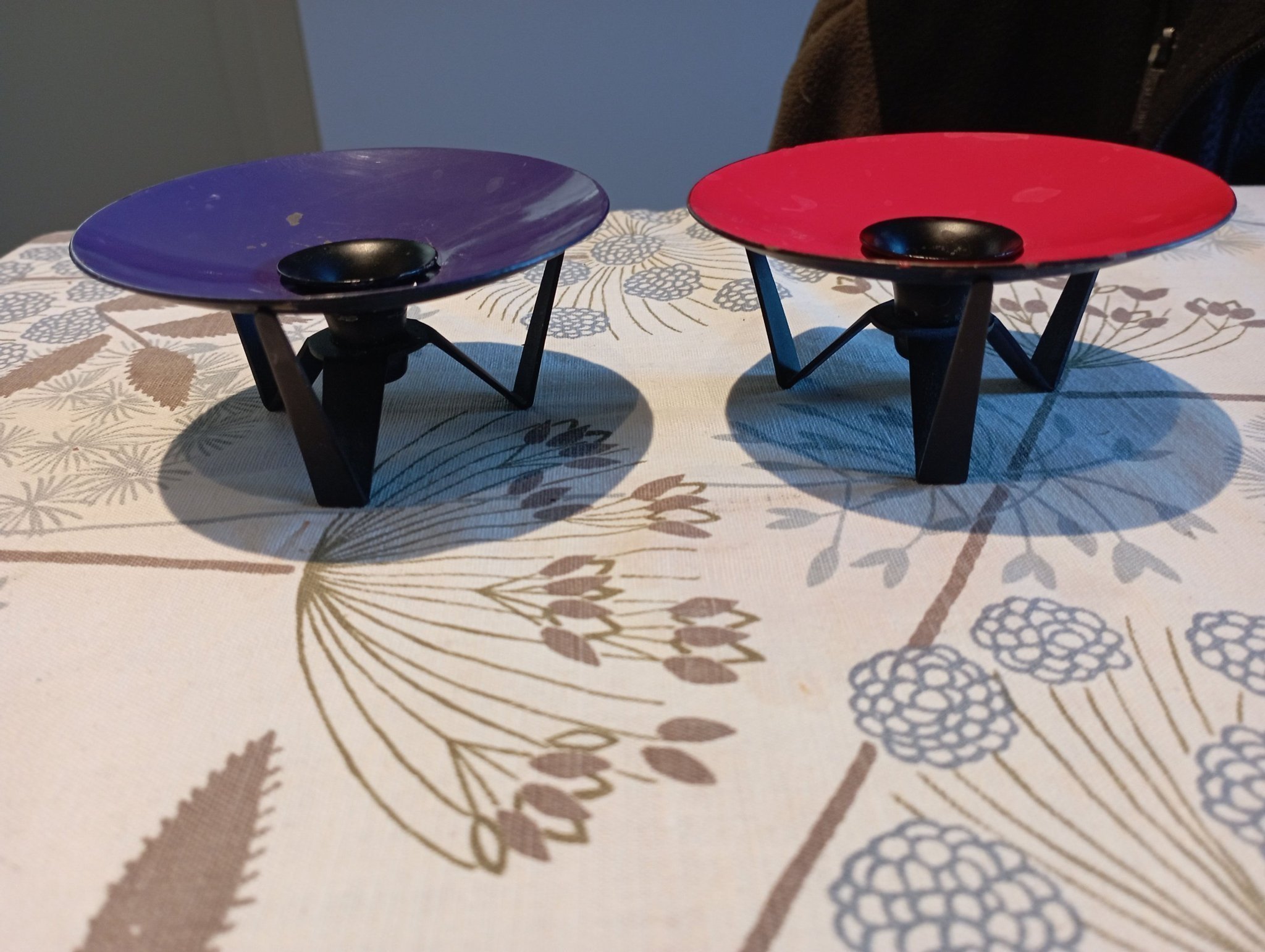 KITCH 2 metall ljusstakar f lit.. Köp från Glastanten på Tradera