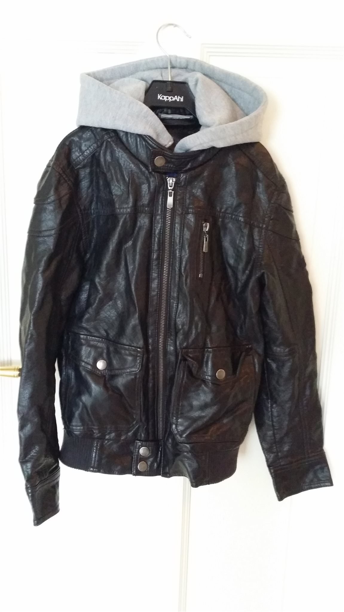 Skinnjacka, jacka i stl 140, Lindex. Avtagbar l.. (399484919 Skinnjacka, jacka i stl 140, Lindex. Avtagbar l.. (399484919
