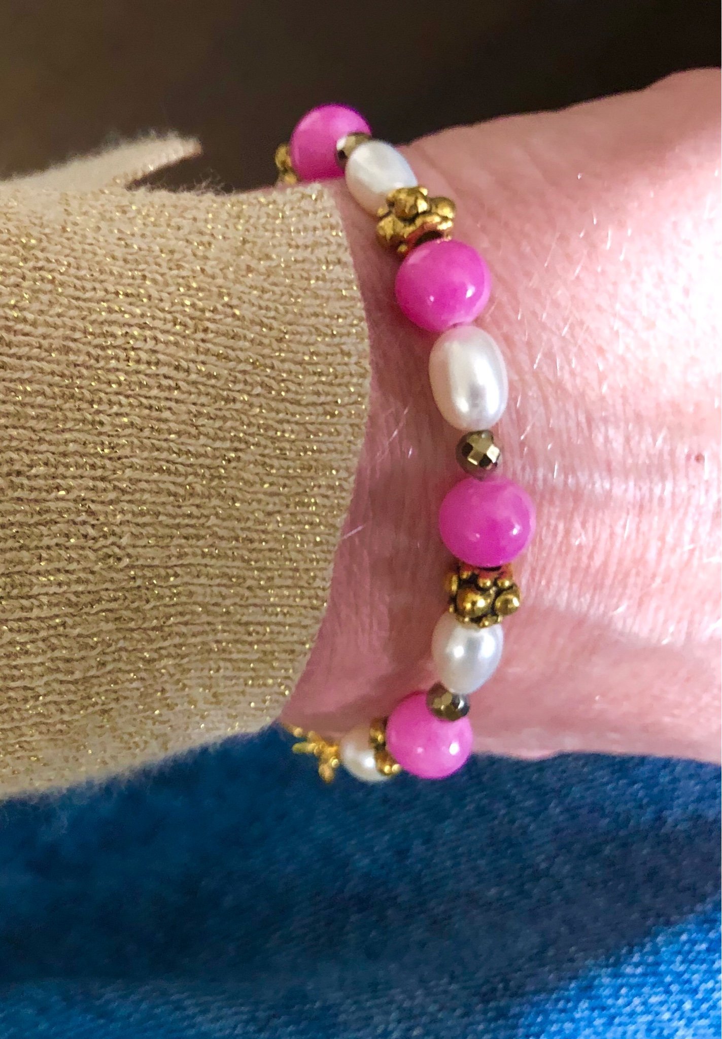 Nytt armband, rosa marmor, sötvattenpärlor, guldhematit