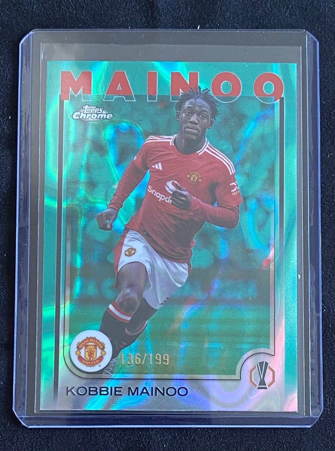 Kobbie Mainoo – 2023/24 Topps Chrome UEFA – Aqu.. | Köp på Kobbie Mainoo – 2023/24 Topps Chrome UEFA – Aqu.. | Köp på