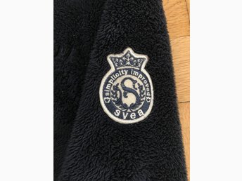 SVEA marinblå fleece jacka storlek 150 SVEA marinblå fleece jacka storlek 150
