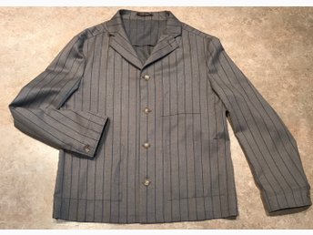 KAVAJ JACKA THESE GLORY DAYS TRIBUTE TO BESPOKE. STRL. 54 NY. KAVAJ JACKA THESE GLORY DAYS TRIBUTE TO BESPOKE. STRL. 54 NY.