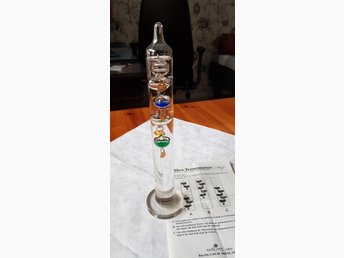GALILEO TERMOMETER. GLASTERMOMETER MED TEMPERATURBUBBLOR. GALILEO TERMOMETER. GLASTERMOMETER MED TEMPERATURBUBBLOR.
