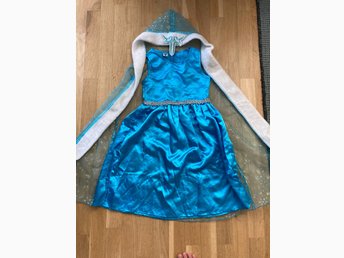 Elsa frost klänning cape 122128 (413124972) ᐈ Köp på Tradera Elsa frost klänning cape 122128 (413124972) ᐈ Köp på Tradera
