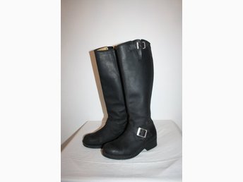 Klassisk och tuff western stövel från Johnny B.. (422626859 Klassisk och tuff western stövel från Johnny B.. (422626859