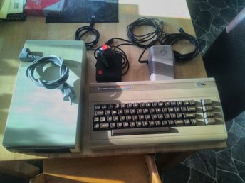 Commodore 64 + Diskettstation + 14 spel