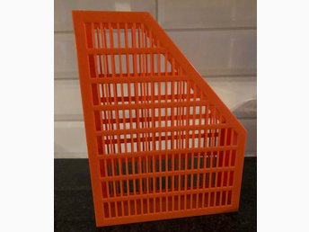 Retro Tidskriftssamlare i plast från Ideal Plas.. (424750037 Retro Tidskriftssamlare i plast från Ideal Plas.. (424750037