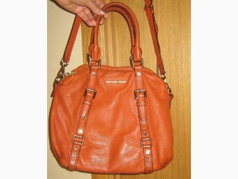 orange skinnväska MICHAEL KORS väska axelremsväska st 40x30x11cm orange skinnväska MICHAEL KORS väska axelremsväska st 40x30x11cm