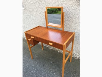 Retro sminkbord i teak och ek spegel .. (415720371) ᐈ Möbler Retro | Köp Sminkbord i Ek Här | antikomodärn.se