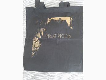 True Moon tygkasse (Vånna Inget, Håkan Hellström, Broder Daniel True Moon tygkasse (Vånna Inget, Håkan Hellström, Broder Daniel