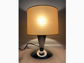 Retro bordslampa plåt lampa 80 tal Retro bordslampa plåt lampa 80 tal