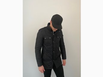 Herrjacka Svart, storlek Medium. (423071498) ᐈ Köp på Tradera Herrjackor och ytterkläder storlek Medium