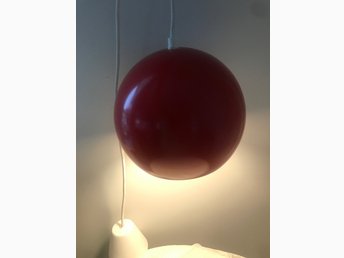 RETRO FUNKIS INDUSTRI RÖD KLOTLAMPA PENDEL.. (426547149 retro röd lampa ljusröramartur