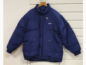 Nike vintage jacka dunjacka vinterjacka retro 80 tal 90 tal 90s Stl L oversize Nike vintage jacka dunjacka vinterjacka retro 80 tal 90 tal 90s Stl L oversize