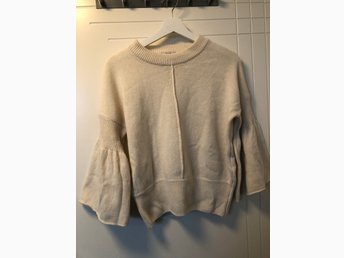 Stickad tröja Dagmar S Stickad tröja Dagmar S