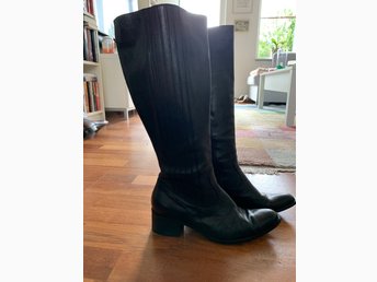 Novita skinnstövlar med klack (421498277) ᐈ Köp på Tradera Marc by Marc Jacobs svarta gummistövlar med klack