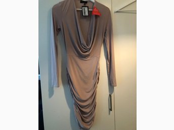 Beige draperad klänning NELLY strl 38 (422627457) ᐈ Köp på Beige draperad klänning NELLY strl 38 (422627457) ᐈ Köp på