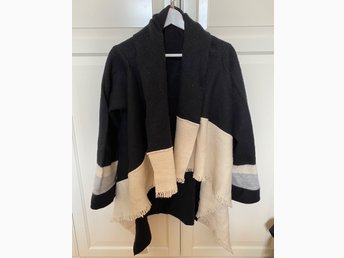 Stor kofta från Esprit i 100% ull Stor kofta från Esprit i 100% ull