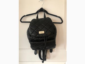 Liten ryggsäck i quiltat läder DKNY (422155996) ᐈ Köp på Liten ryggsäck i quiltat läder DKNY (422155996) ᐈ Köp på