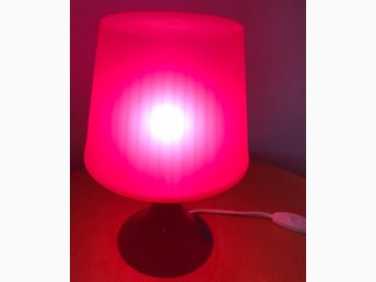 Ikea Bordslampa i Lila i Plast Ikea Bordslampa i Lila i Plast