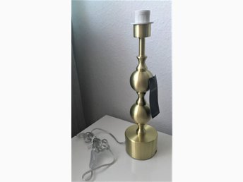 Trendig statement lampfot mässing guld 42 cm mässingslampfot från Hallbergs Ny! Trendig statement lampfot mässing guld 42 cm mässingslampfot från Hallbergs Ny!
