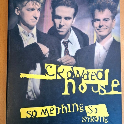 Crowded House: Something So Strong av Chris Bourke, 1997 - ovanlig rockbok