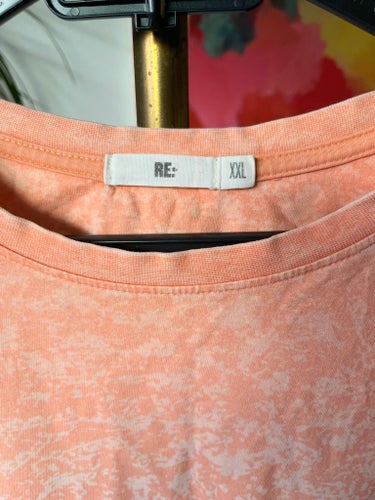 RE: orange och vit t-shirt, storlek XXL