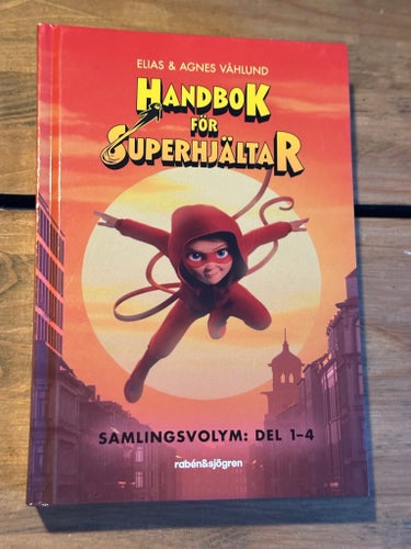 Handbok för Superhjältar: Samlingsvolym 1-4 av Elias & Agnes Våhlund