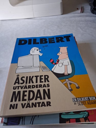 Dilbert: Åsikter utvärderas medan ni väntar av Scott Adams
