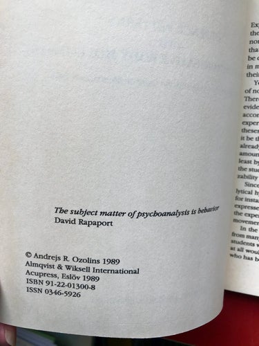 DEFENCE PATTERNS AND NON-COMMUNICATIVE BODY MOVEMENTS Andrejs R. Ozolins 1989