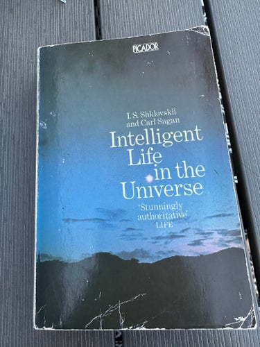 Intelligent Life in the Universe av I. S. Shklovskii och Carl Sagan, 1966