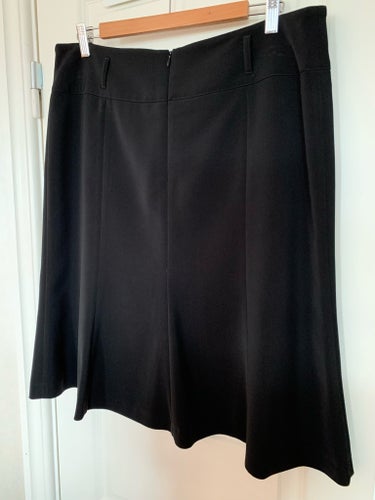 FLARE COLLECTION svart kjol, storlek 44
