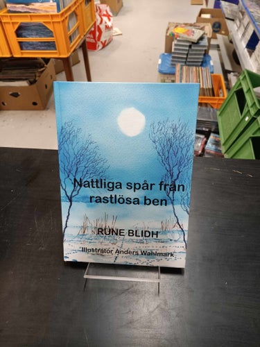 NATTLIGA SPÅR FRÅN RASTLÖSA BEN