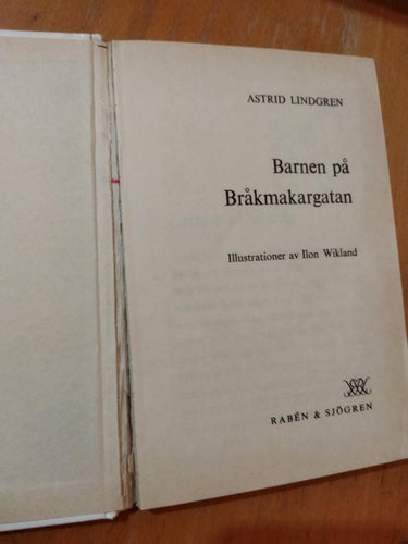 Barnen på Bråkmakargatan av Astrid Lindgren. bok. inbunden. Very Good plus