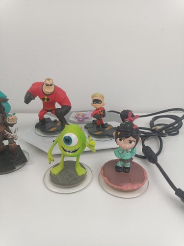 7st Disney Infinity Figurer och Basplatta
