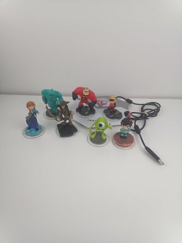 7st Disney Infinity Figurer och Basplatta