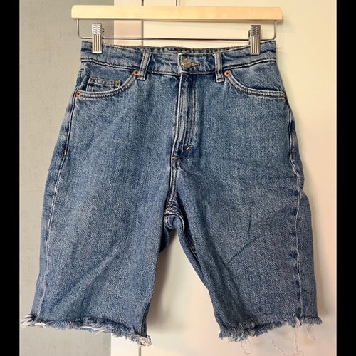 Jeansshorts från Monki strl 25