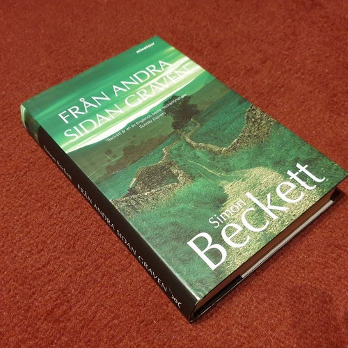 Från andra sidan graven av Simon Beckett, 2010, inbundet, mycket ovanlig.
