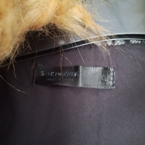SHEIN CURVE svartvit kappa, storlek 1XL