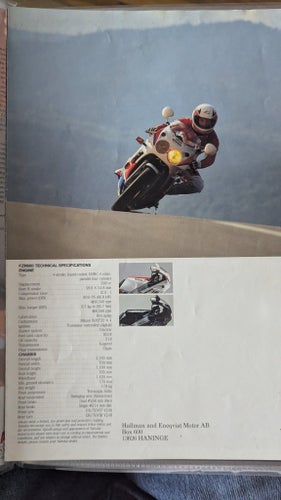 Yamaha FZR600 broschyr
