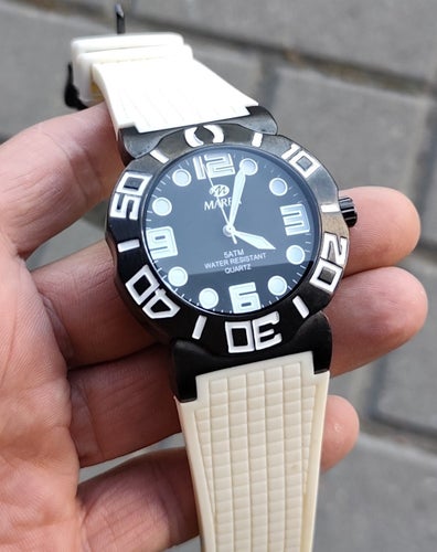 Set med 3 spanska MAREA herrklockor från 2016 med kvartsurverk och silikonarmband