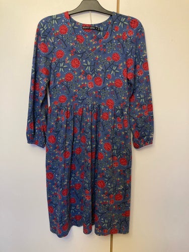 Oanvänd Gudrun Sjödén blå, röd klänning, storlek XS eller S, 34/36, (se mått)