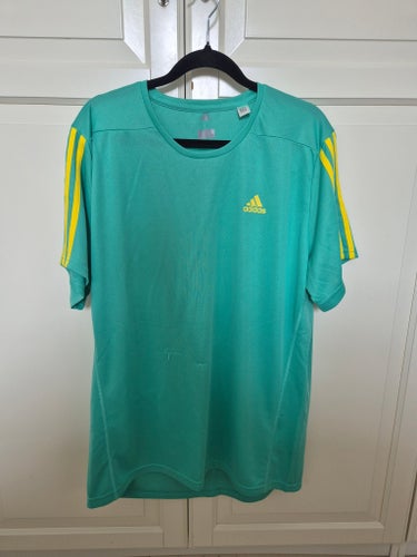 Adidas grön t-shirt, storlek L