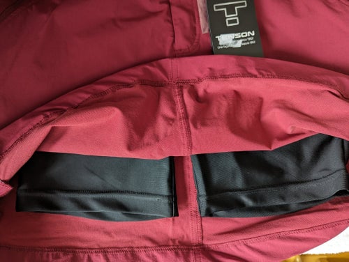 Nya Tenson kjol med inbyggda shorts - även känd som en skort Lora vinröd & st 36