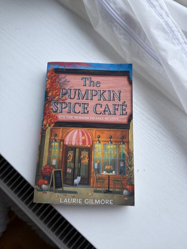 The Pumpkin Spice Café av Laurie Gilmore, 2023
