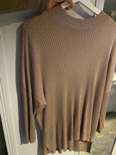Ellos beige guldglittrigtröja, storlek 50/52