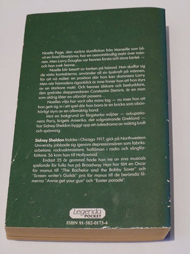 På andra sidan midnatt av Sidney Sheldon, 1977, bok