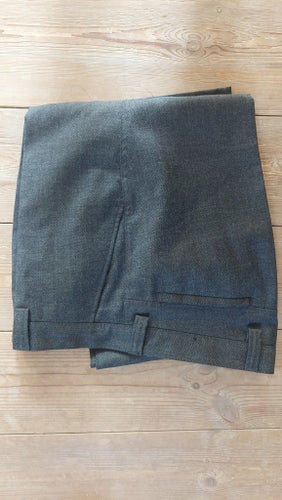 Grå finbyxor i ull/ polyester pressveck 34/34