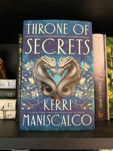 Throne of Secrets av Kerri Maniscalco